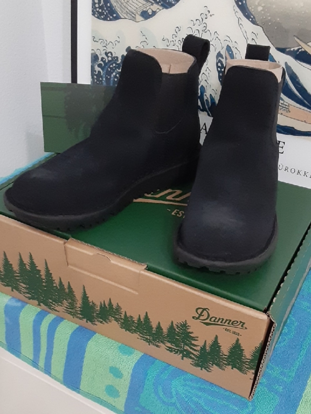 Danner Womens 7  Black Chukka Pull-On Boots Never worn  New